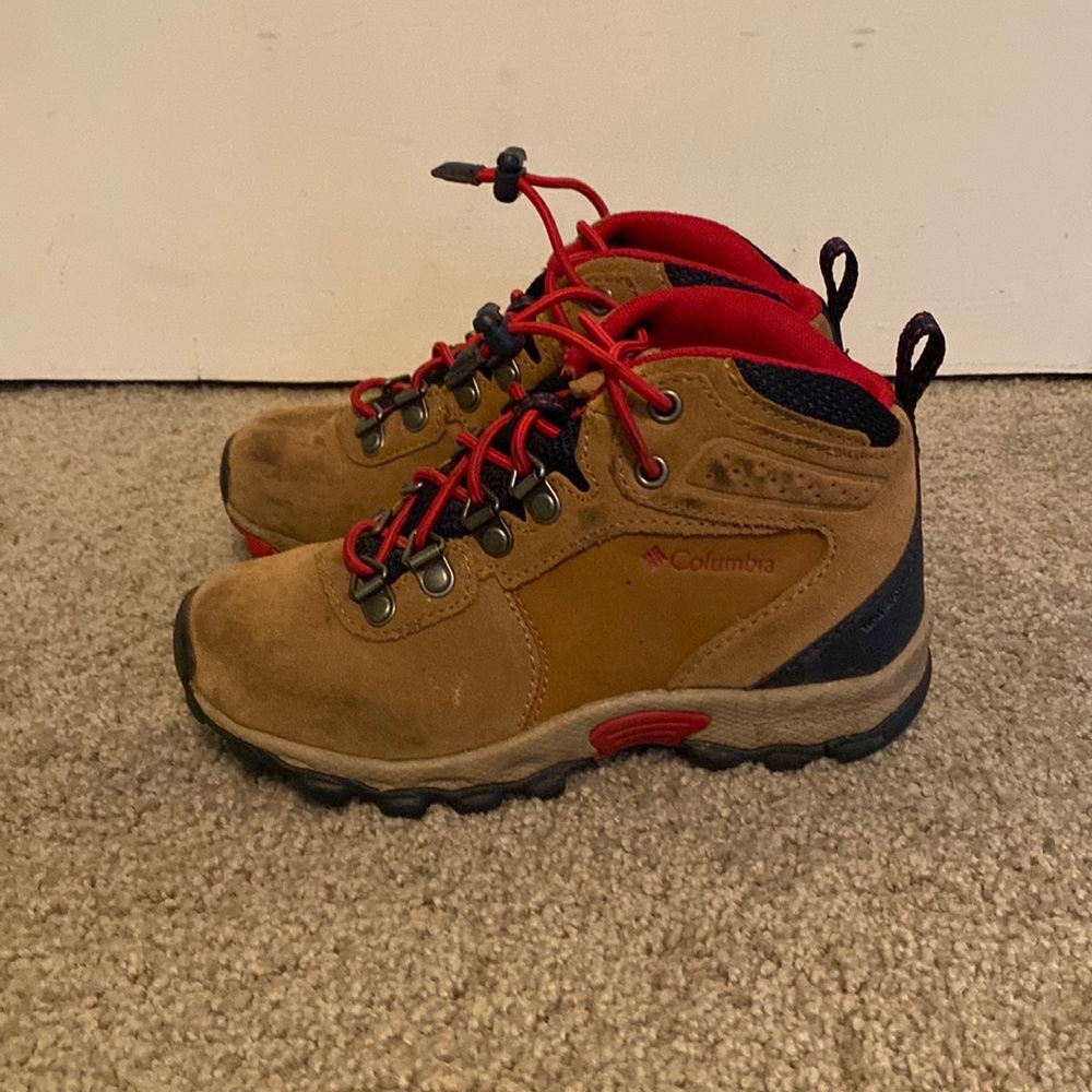 Little kids size 12 Columbia hiking boots